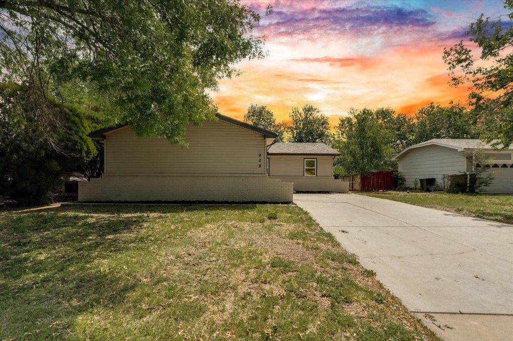 928 S Dalton Drive, Wichita, KS 67207
