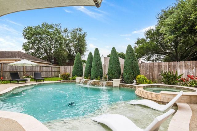 4910 White Manor Drive, Pasadena, TX 77505