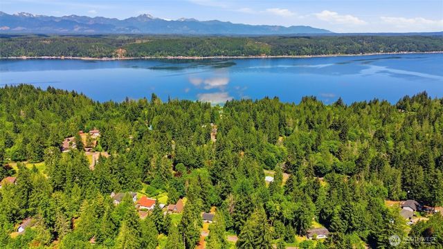 101 E Snow Cap Drive, Belfair, WA 98528
