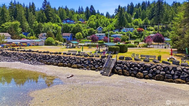 101 E Snow Cap Drive, Belfair, WA 98528