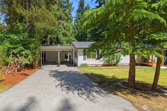 101 E Snow Cap Drive, Belfair, WA 98528