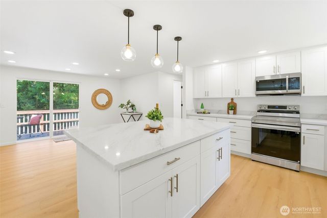 101 E Snow Cap Drive, Belfair, WA 98528