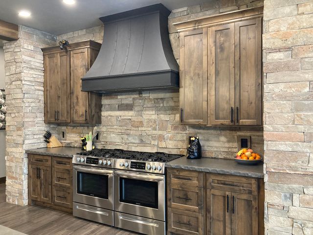 259 S MEADOW DR, Springville, UT 84663