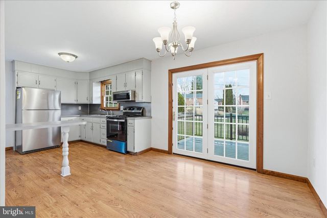 18360 WOODSIDE DR, Hagerstown, MD 21740