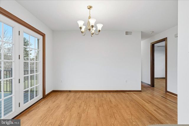 18360 WOODSIDE DR, Hagerstown, MD 21740