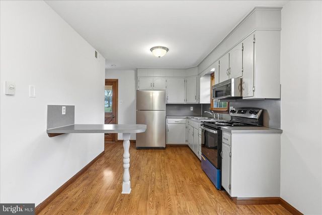 18360 WOODSIDE DR, Hagerstown, MD 21740