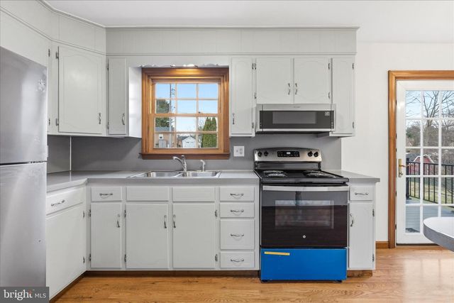 18360 WOODSIDE DR, Hagerstown, MD 21740