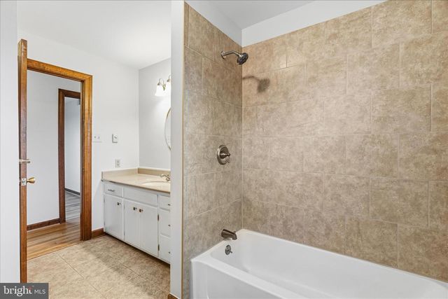 18360 WOODSIDE DR, Hagerstown, MD 21740