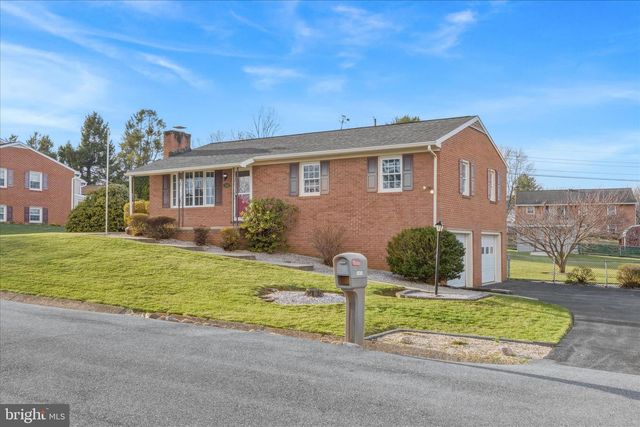 18360 WOODSIDE DR, Hagerstown, MD 21740