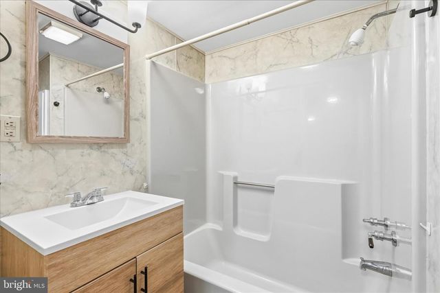 18360 WOODSIDE DR, Hagerstown, MD 21740