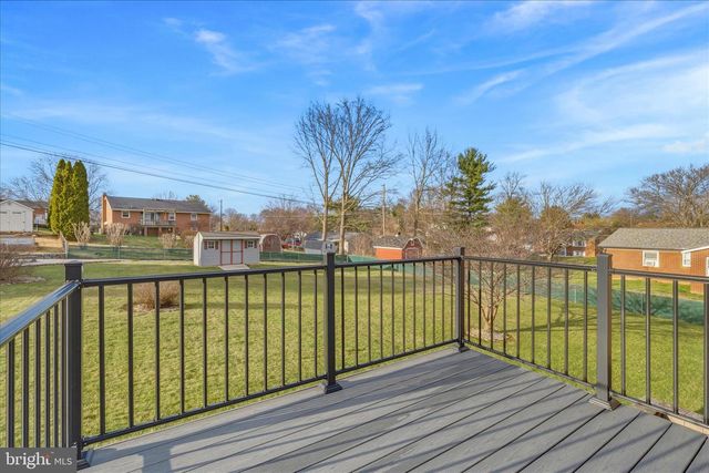 18360 WOODSIDE DR, Hagerstown, MD 21740