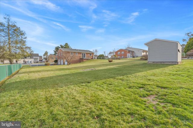 18360 WOODSIDE DR, Hagerstown, MD 21740