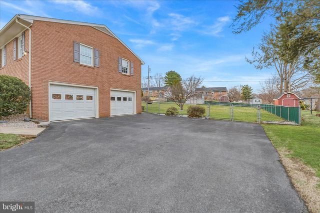 18360 WOODSIDE DR, Hagerstown, MD 21740