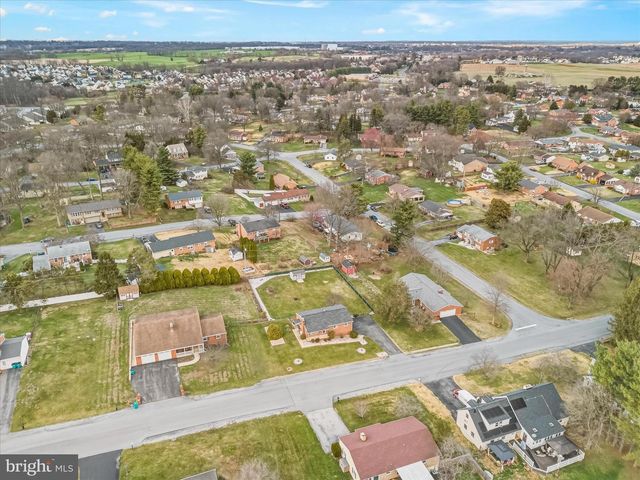 18360 WOODSIDE DR, Hagerstown, MD 21740