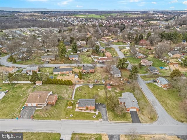 18360 WOODSIDE DR, Hagerstown, MD 21740