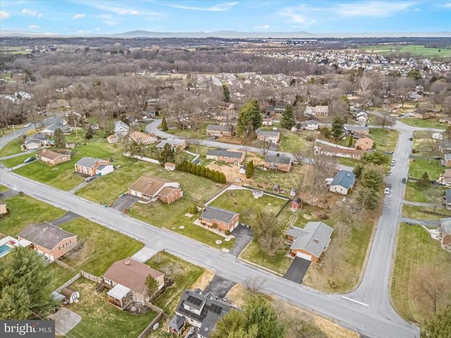 18360 WOODSIDE DR, Hagerstown, MD 21740