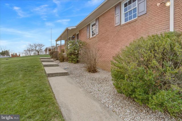 18360 WOODSIDE DR, Hagerstown, MD 21740