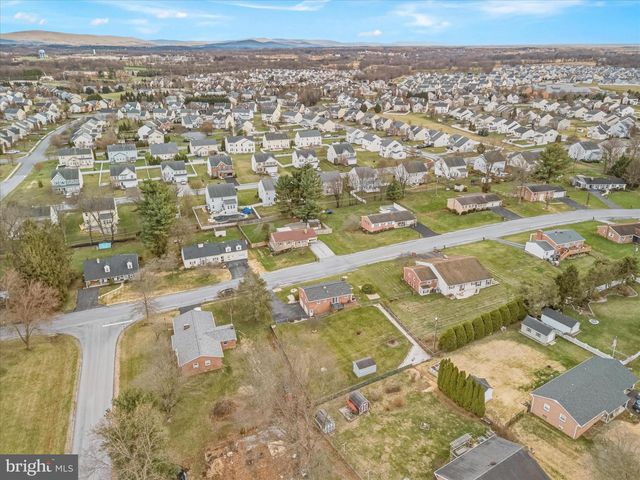 18360 WOODSIDE DR, Hagerstown, MD 21740