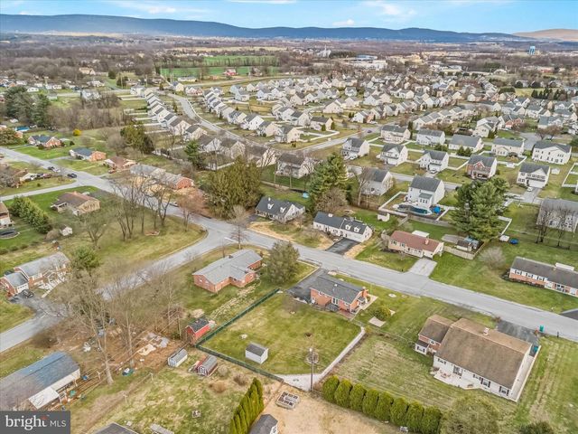 18360 WOODSIDE DR, Hagerstown, MD 21740