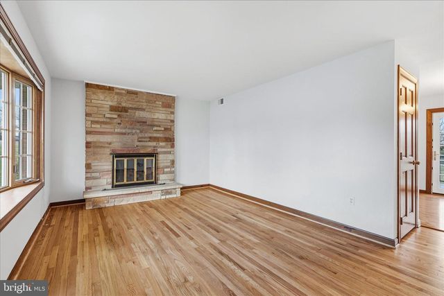 18360 WOODSIDE DR, Hagerstown, MD 21740