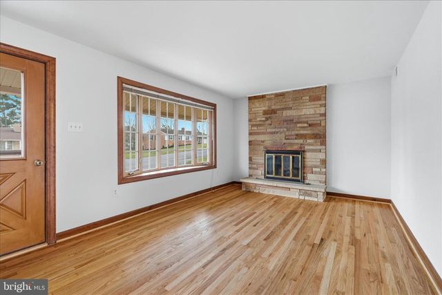 18360 WOODSIDE DR, Hagerstown, MD 21740