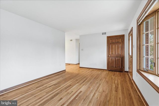 18360 WOODSIDE DR, Hagerstown, MD 21740