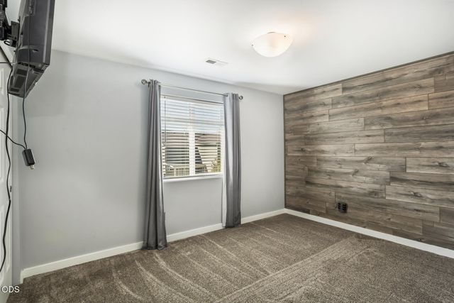 1453 NE 4th Street, Redmond, OR 97756