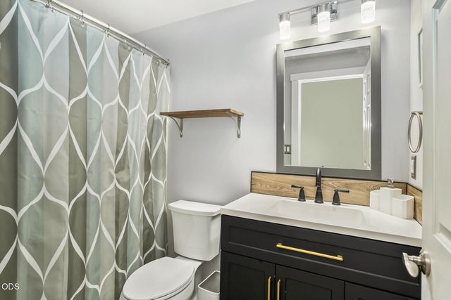 1453 NE 4th Street, Redmond, OR 97756