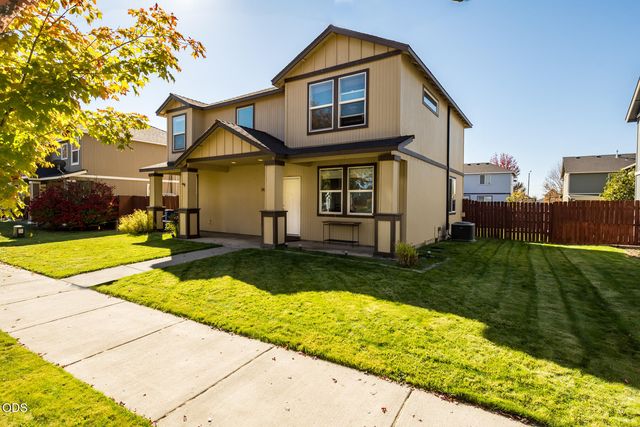 1453 NE 4th Street, Redmond, OR 97756