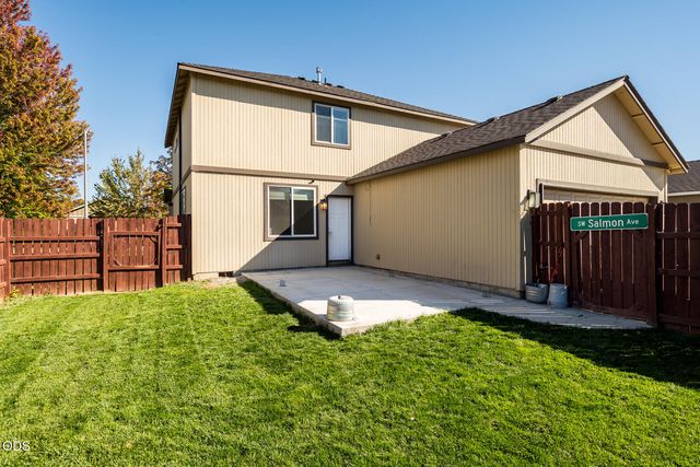 1453 NE 4th Street, Redmond, OR 97756