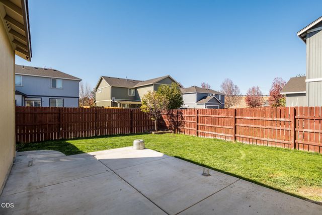 1453 NE 4th Street, Redmond, OR 97756