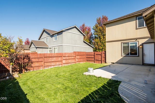 1453 NE 4th Street, Redmond, OR 97756
