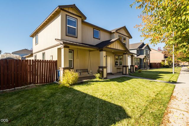 1453 NE 4th Street, Redmond, OR 97756