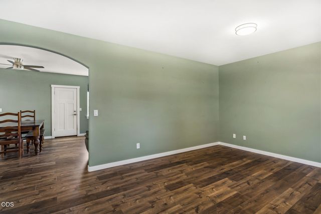 1453 NE 4th Street, Redmond, OR 97756