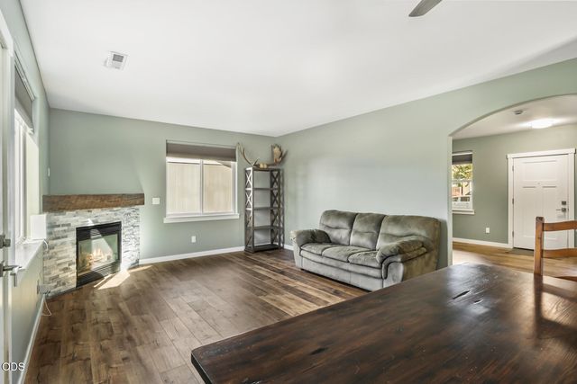 1453 NE 4th Street, Redmond, OR 97756