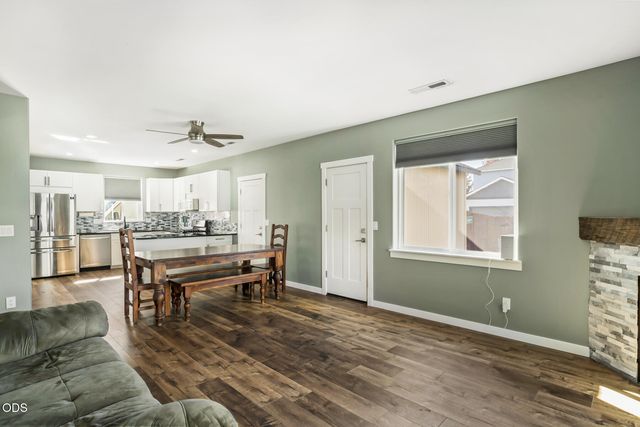 1453 NE 4th Street, Redmond, OR 97756