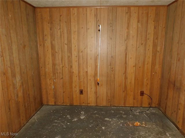 15648 Elmwood Street, Middlefield, OH 44062