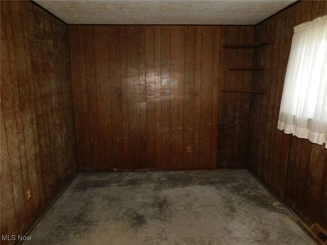 15648 Elmwood Street, Middlefield, OH 44062