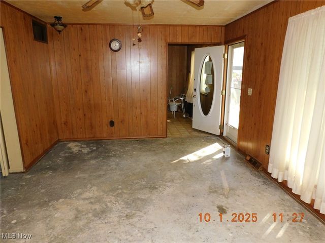 15648 Elmwood Street, Middlefield, OH 44062