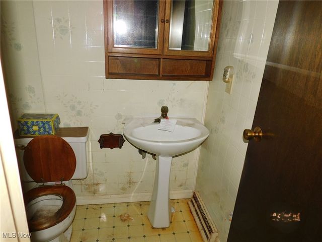 15648 Elmwood Street, Middlefield, OH 44062