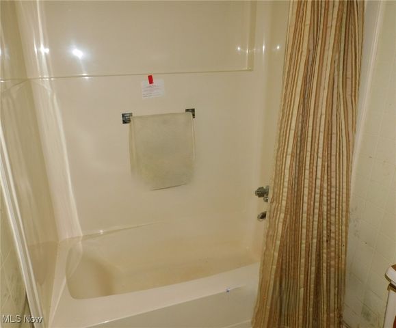 15648 Elmwood Street, Middlefield, OH 44062