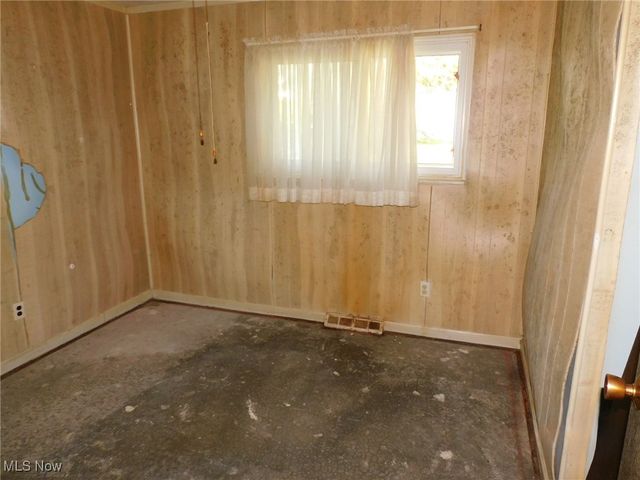 15648 Elmwood Street, Middlefield, OH 44062