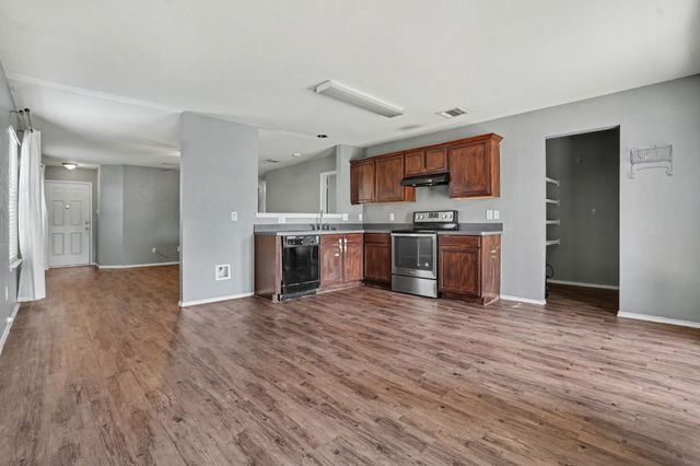 242 Turning Tree Road, Wilmer, TX 75172