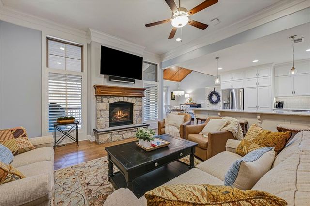 14761 Meadow Lane, Leawood, KS 66224