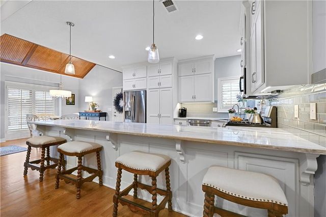 14761 Meadow Lane, Leawood, KS 66224
