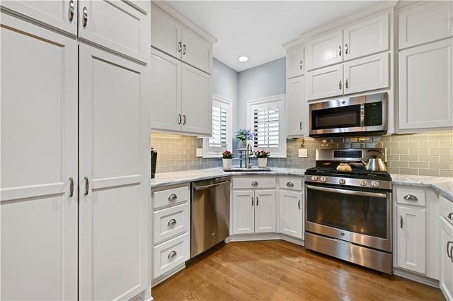 14761 Meadow Lane, Leawood, KS 66224