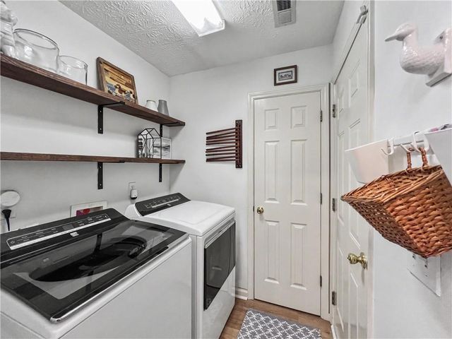 1906 Newpark Court NW, Acworth, GA 30101