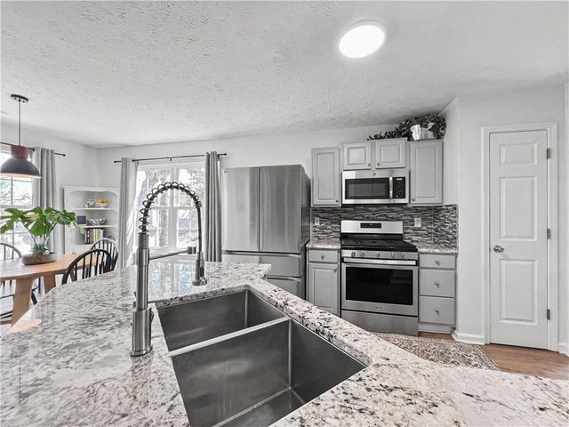 1906 Newpark Court NW, Acworth, GA 30101