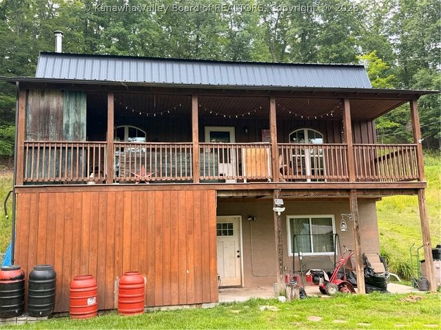 1849 Three Mile Road, Elkview, WV 25071
