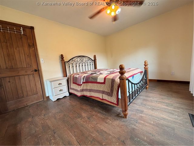1849 Three Mile Road, Elkview, WV 25071